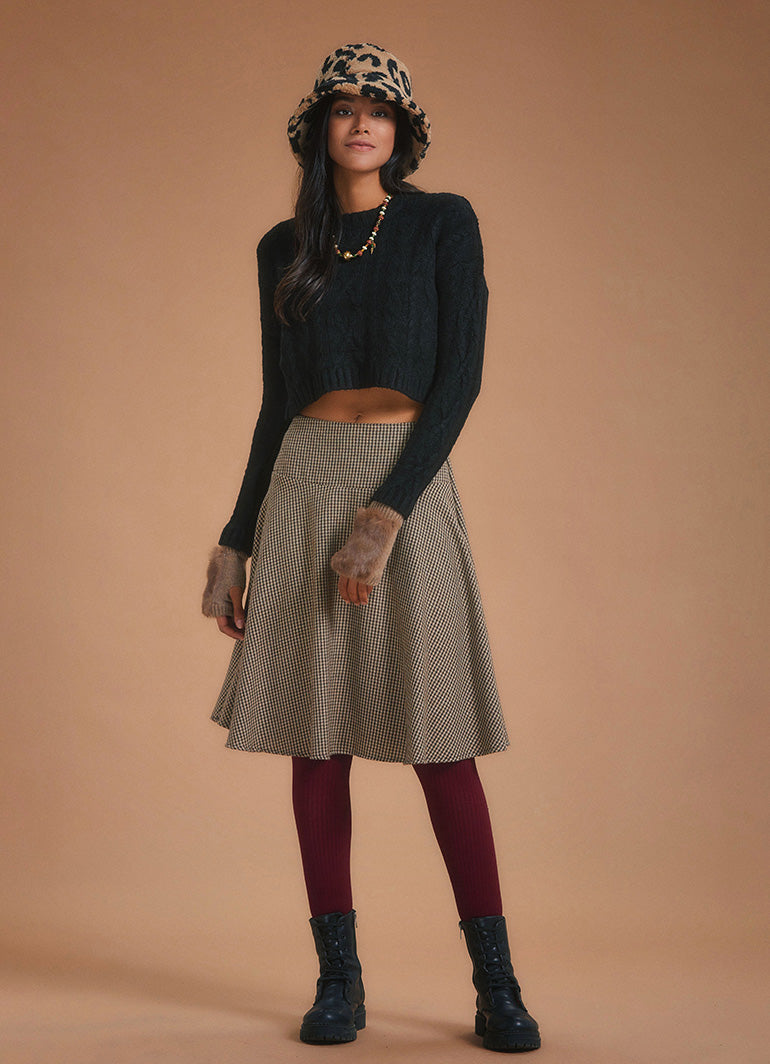 Round Neck Black Cable Knit Crop Sweater