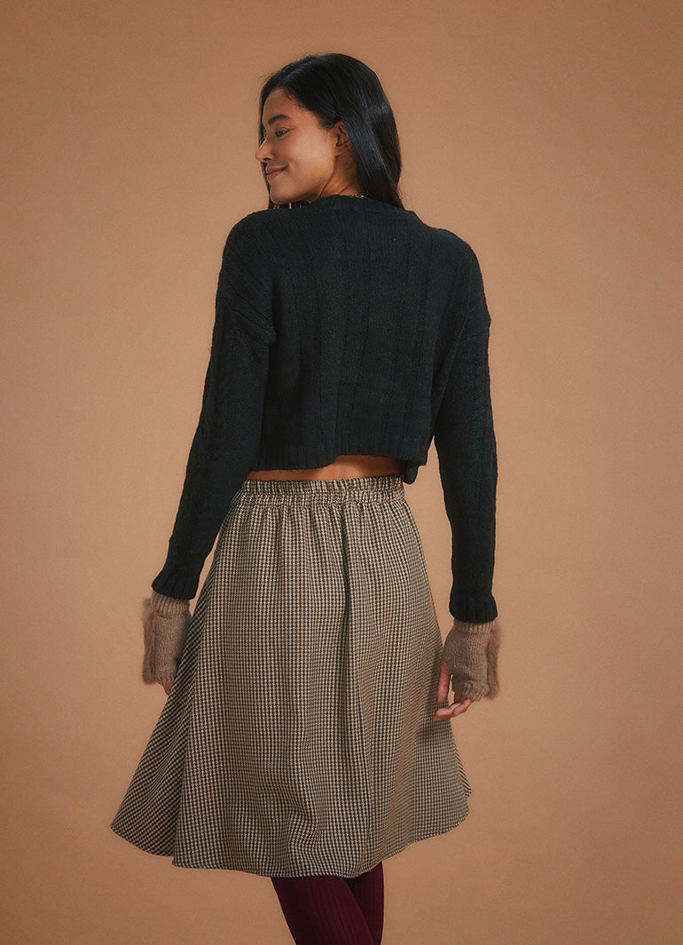 Round Neck Black Cable Knit Crop Sweater
