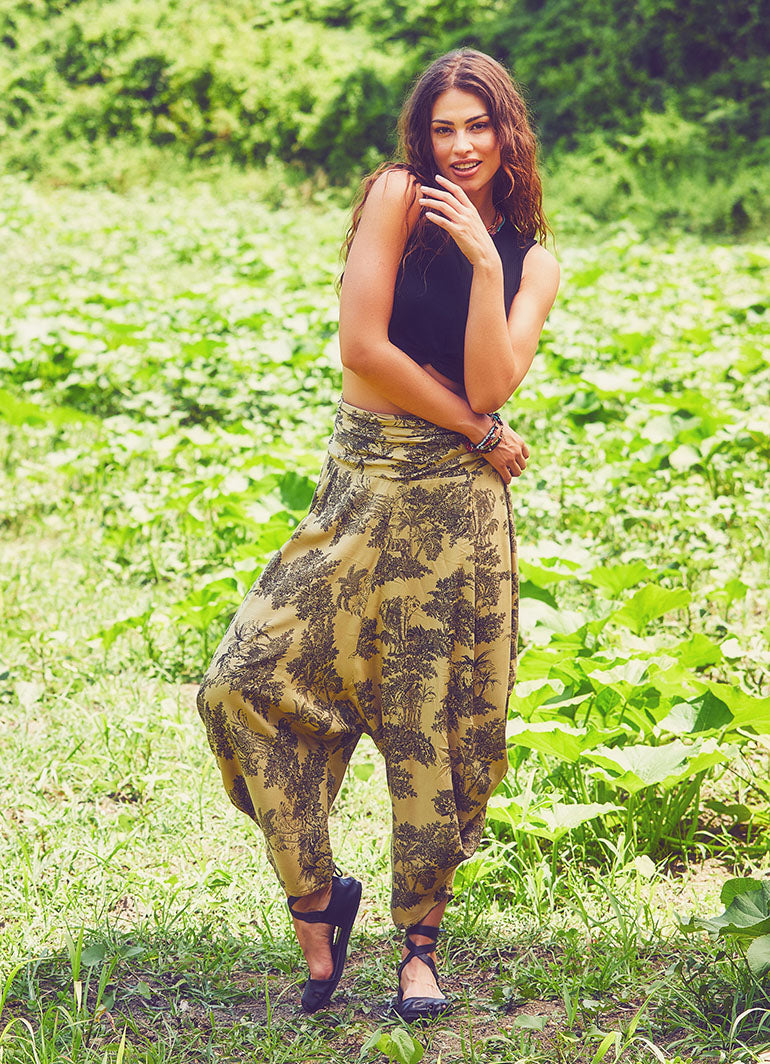 Draped Elastic Waist Medium Rise Printed Baggy Pants