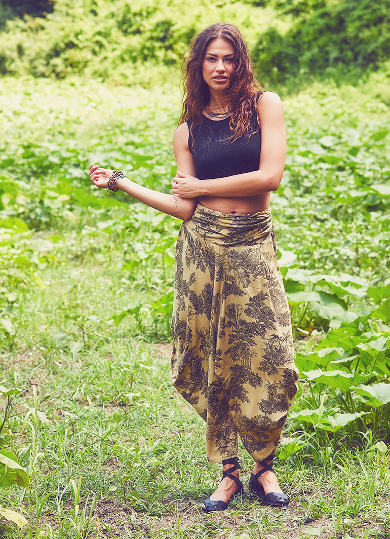 Draped Elastic Waist Medium Rise Printed Baggy Pants