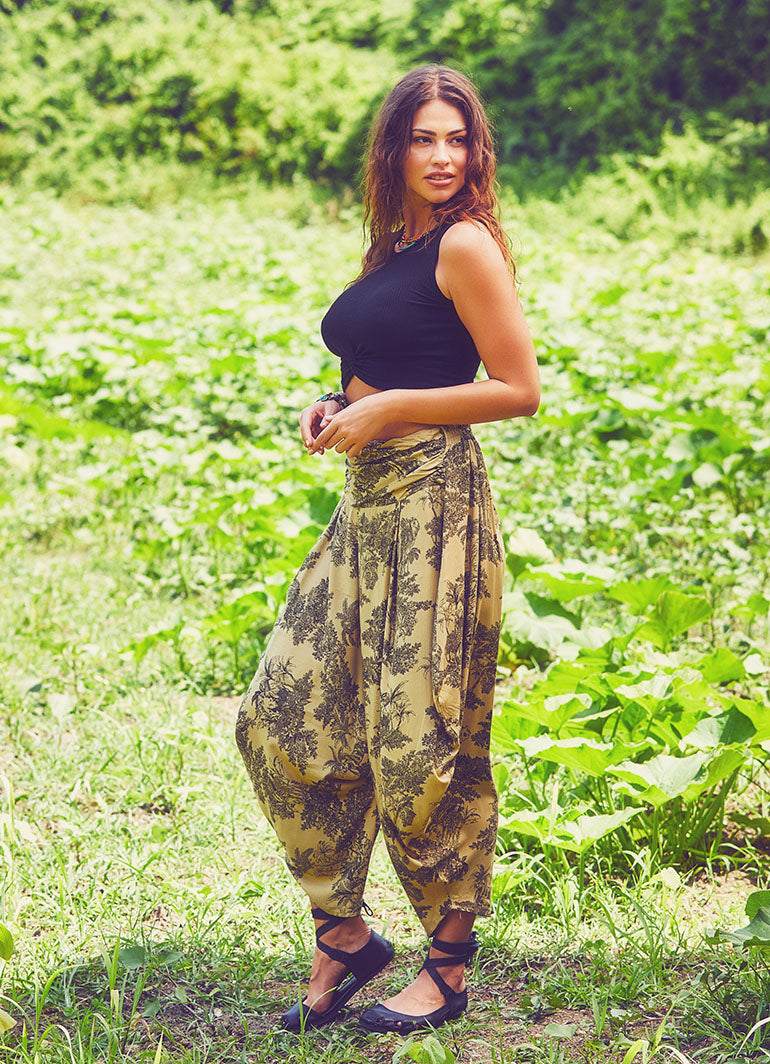 Draped Elastic Waist Medium Rise Printed Baggy Pants