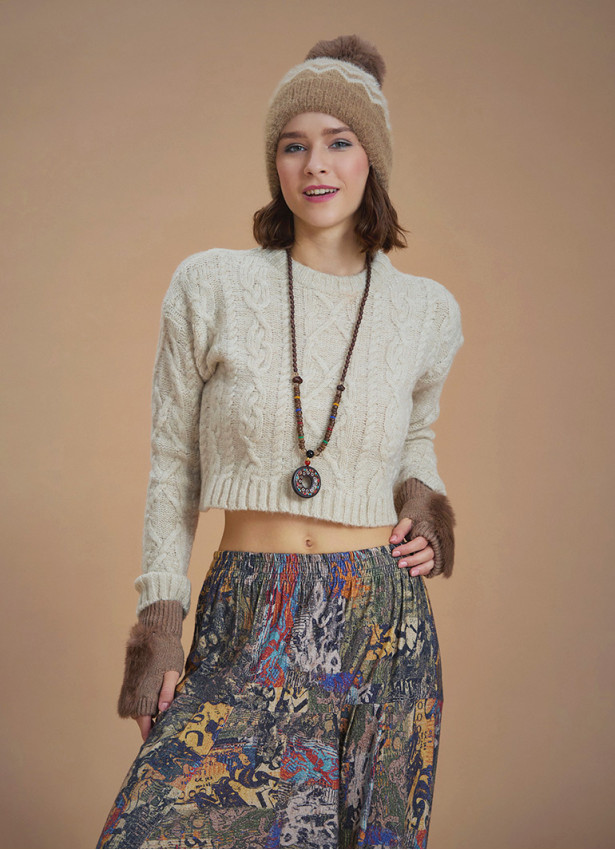 Round Neck Beige Cable Knit Crop Sweater