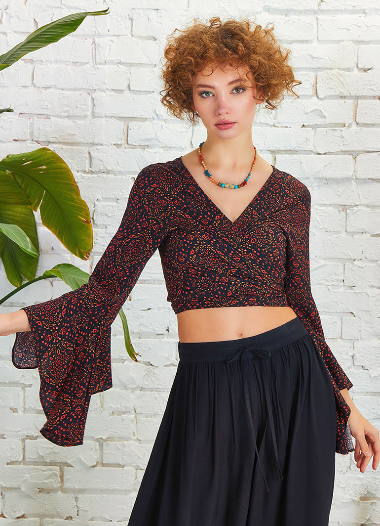Rose Patterned Gypsy Style Bell Sleeve Crop Top