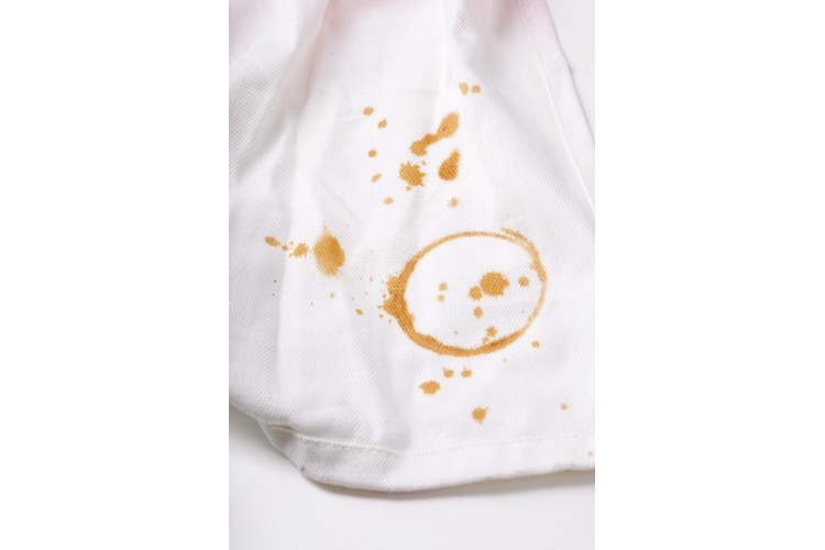 How to Get Oil & Grease Stains Out of Clothes